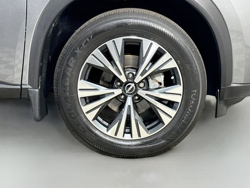 Used 2023 Nissan Rogue SV FWD image 32