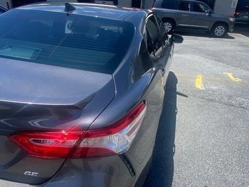 Used 2020 Toyota Camry SE FWD image 9