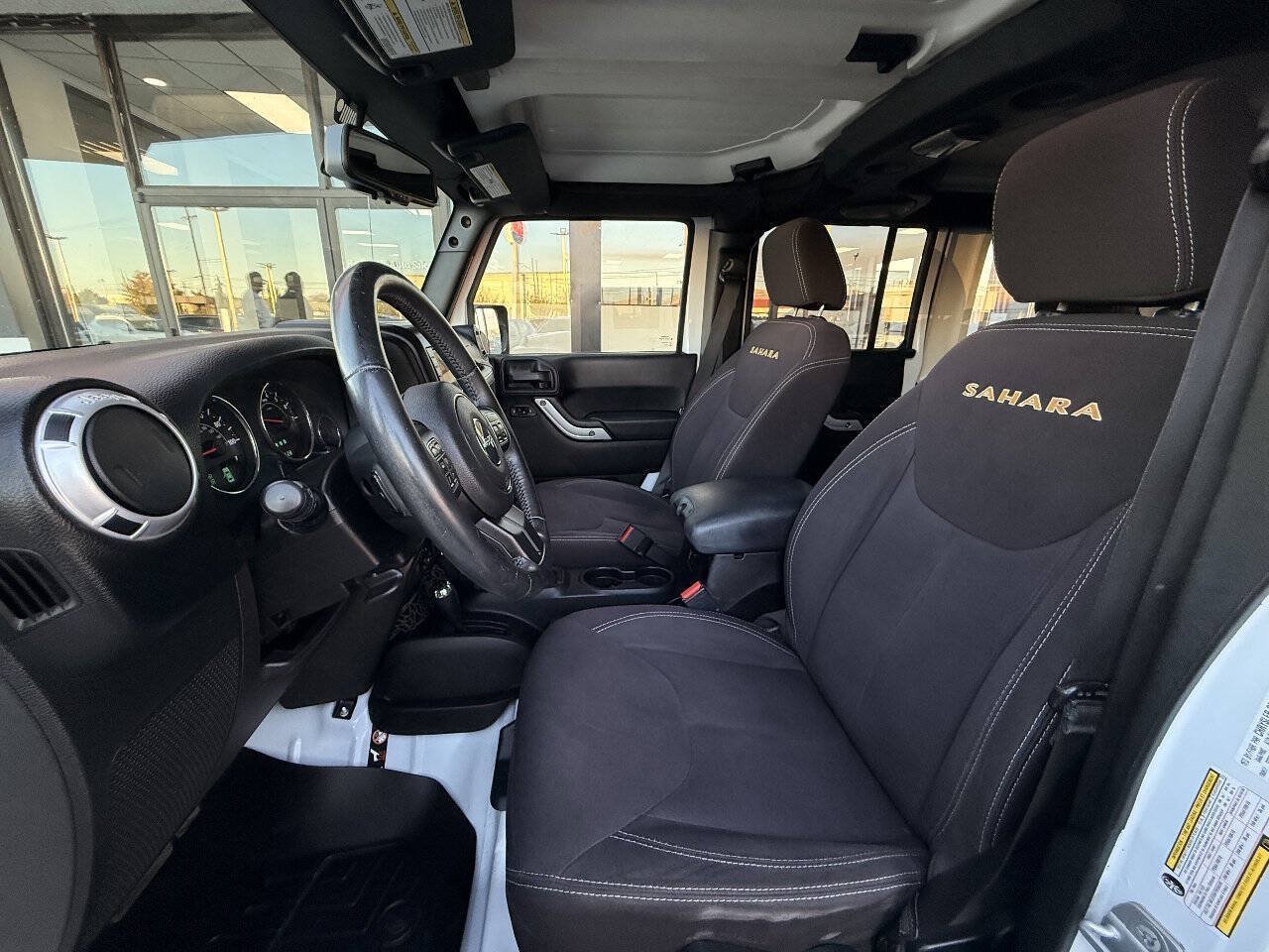 Used 2014 Jeep Wrangler Unlimited Sahara w/ Connectivity Group AWD/4WD image 9