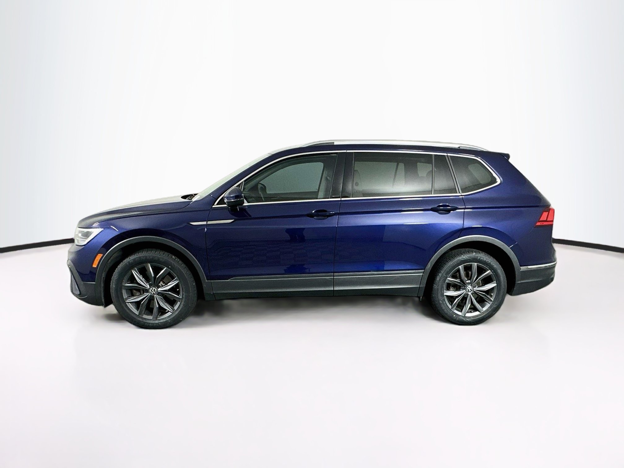 Used 2022 Volkswagen Tiguan SE FWD image 4
