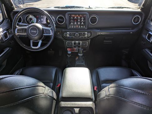 Used 2021 Jeep Wrangler Unlimited Rubicon w/ Cold Weather Group image 28