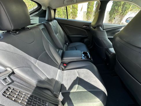 Used 2017 Toyota Prius Prime FWD image 12