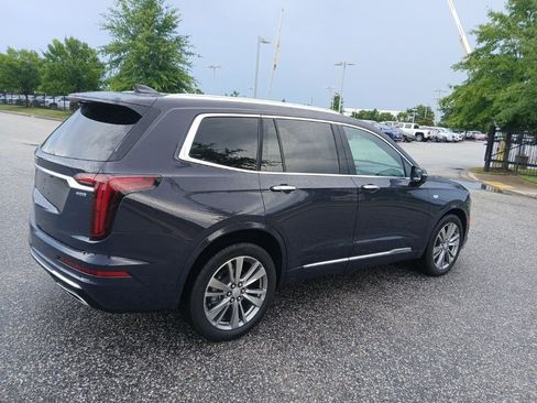 Certified 2025 Cadillac XT6 Premium Luxury FWD image 9