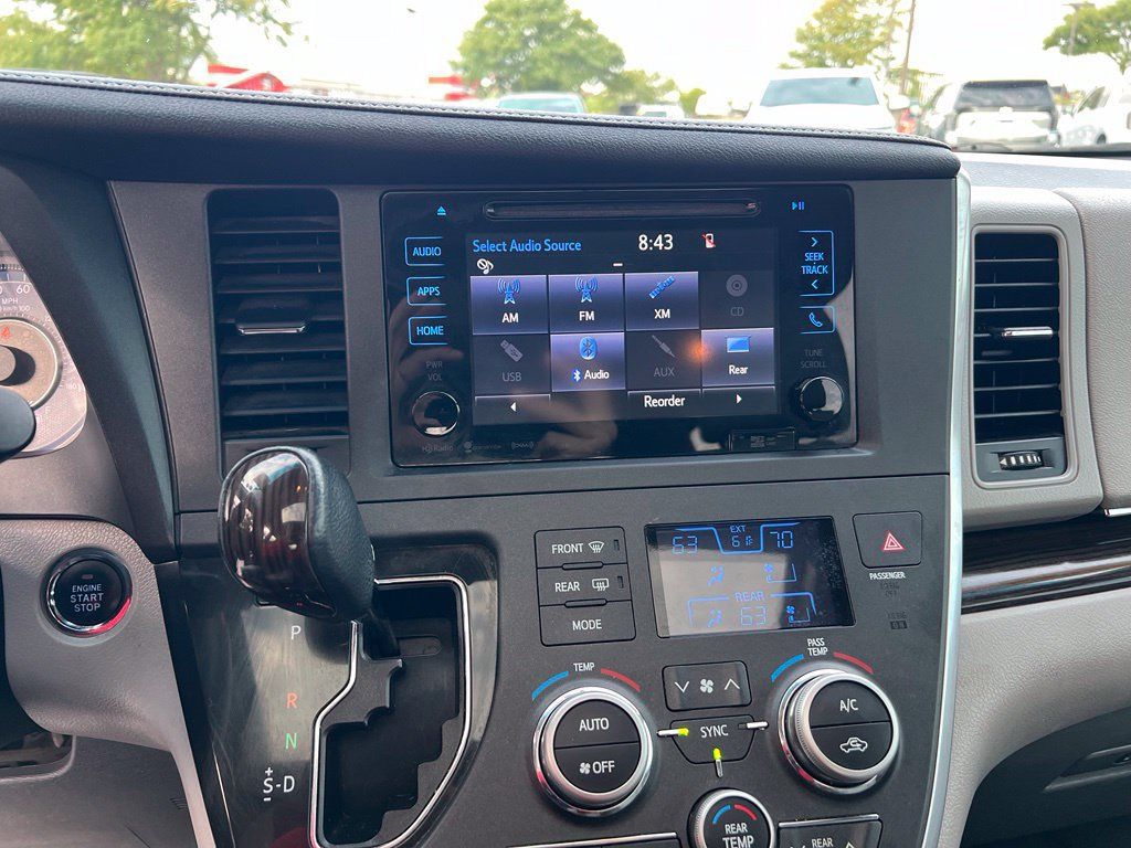 Used 2017 Toyota Sienna FWD image 33