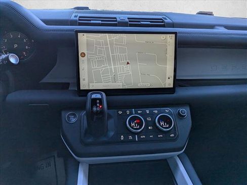 Used 2025 Land Rover Defender 110 S image 12