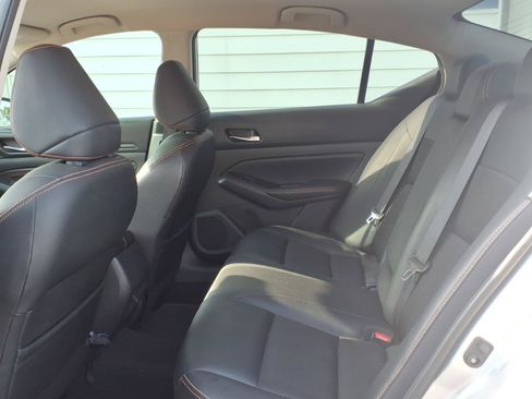 Used 2019 Nissan Altima 2.5 SR FWD image 9