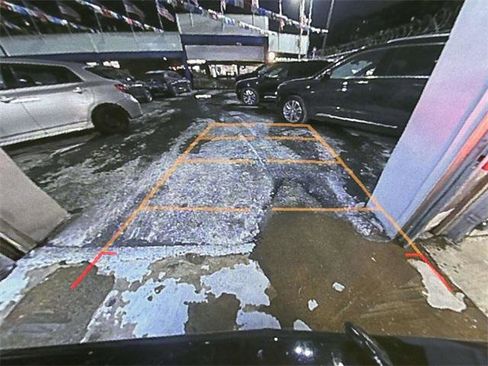 Used 2025 Cadillac XT6 Premium Luxury image 29