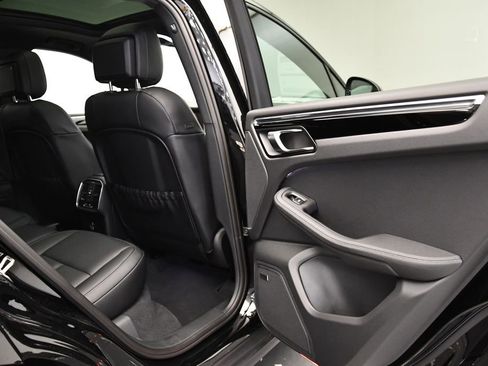 Used 2025 Porsche Macan image 53