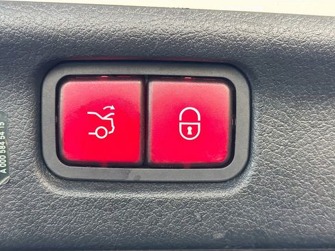 Used 2022 Mercedes-Benz C 300 Sedan image 12