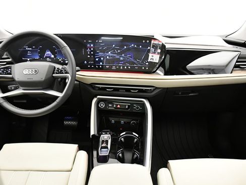 Used 2025 Audi Q5 Premium Plus w/ Premium Plus AWD/4WD image 19