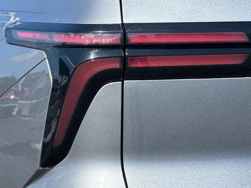 Used 2025 Chevrolet Traverse Z71 image 46