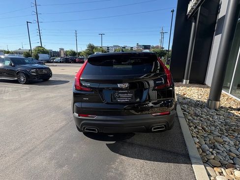 Used 2023 Cadillac XT4 Luxury w/ Cold Weather Package AWD/4WD image 7