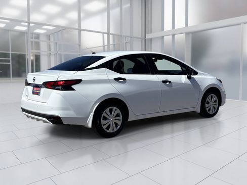 Used 2021 Nissan Versa S FWD image 6