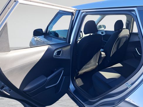 Used 2023 Kia Soul LX w/ Option Group 015 FWD image 11