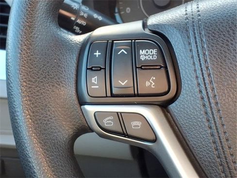 Used 2017 Toyota Sienna LE image 14