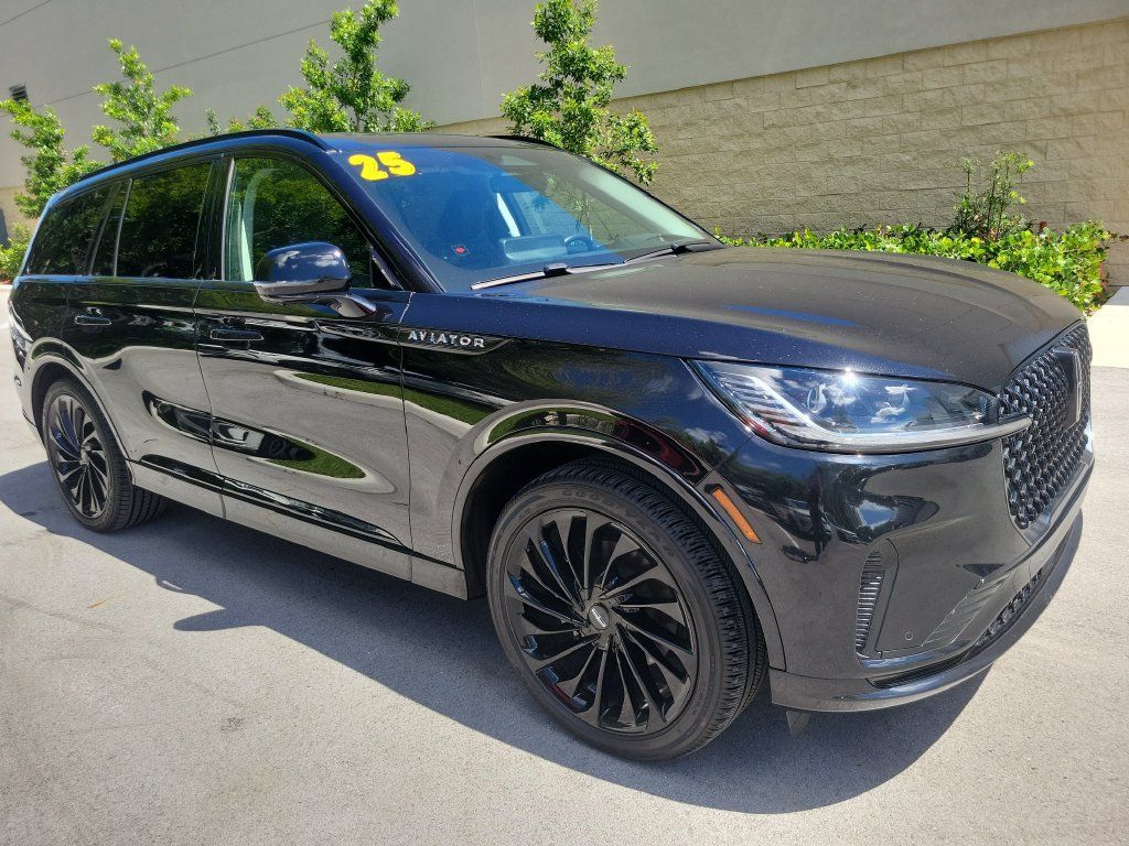Used 2025 Lincoln Aviator Reserve w/ Jet Appearance Package RWD image 31