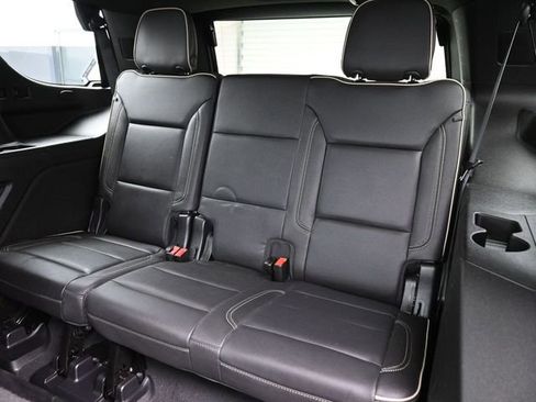 Used 2022 GMC Yukon SLT w/ SLT Luxury Package image 13