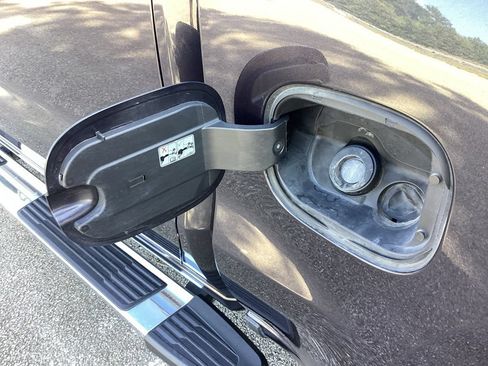 Used 2023 Chevrolet Silverado 1500 LT RWD image 19