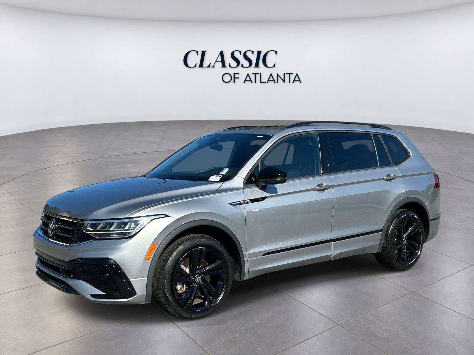 Used 2023 Volkswagen Tiguan SE R-Line FWD image 1