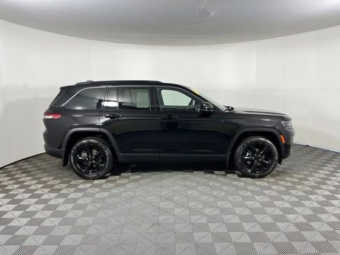 Used 2026 Jeep Grand Cherokee Limited AWD/4WD image 8