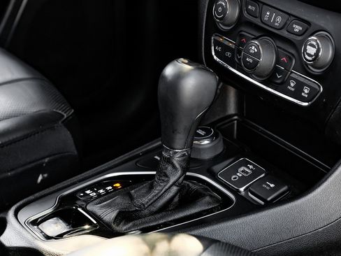 Used 2021 Jeep Cherokee Limited w/ Mopar Interior Package image 34