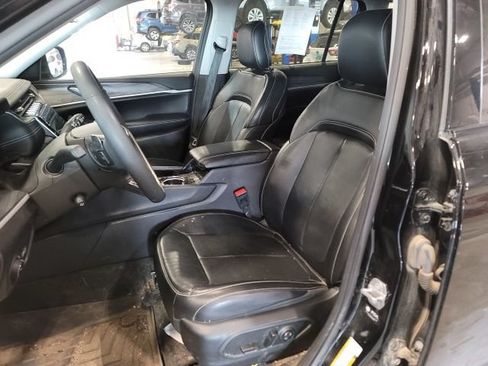 Used 2023 Jeep Grand Cherokee L Limited w/ Luxury Tech Group II AWD/4WD image 9