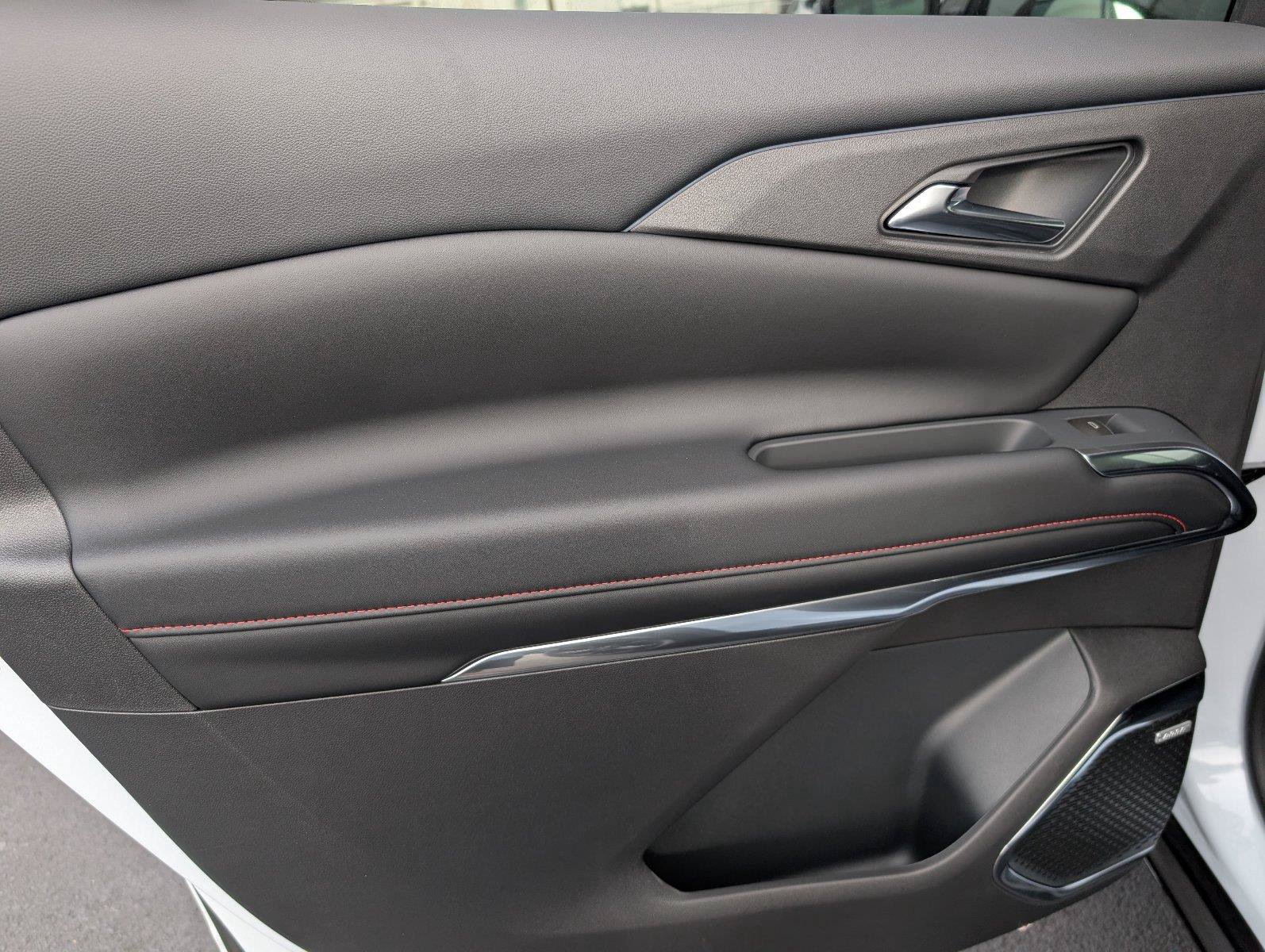 New 2027 Chevrolet Traverse RS w/ LPO, Floor Liner Package FWD image 34