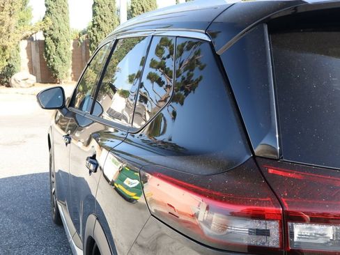 Used 2023 Nissan Rogue SL w/ SL Premium Package FWD image 16