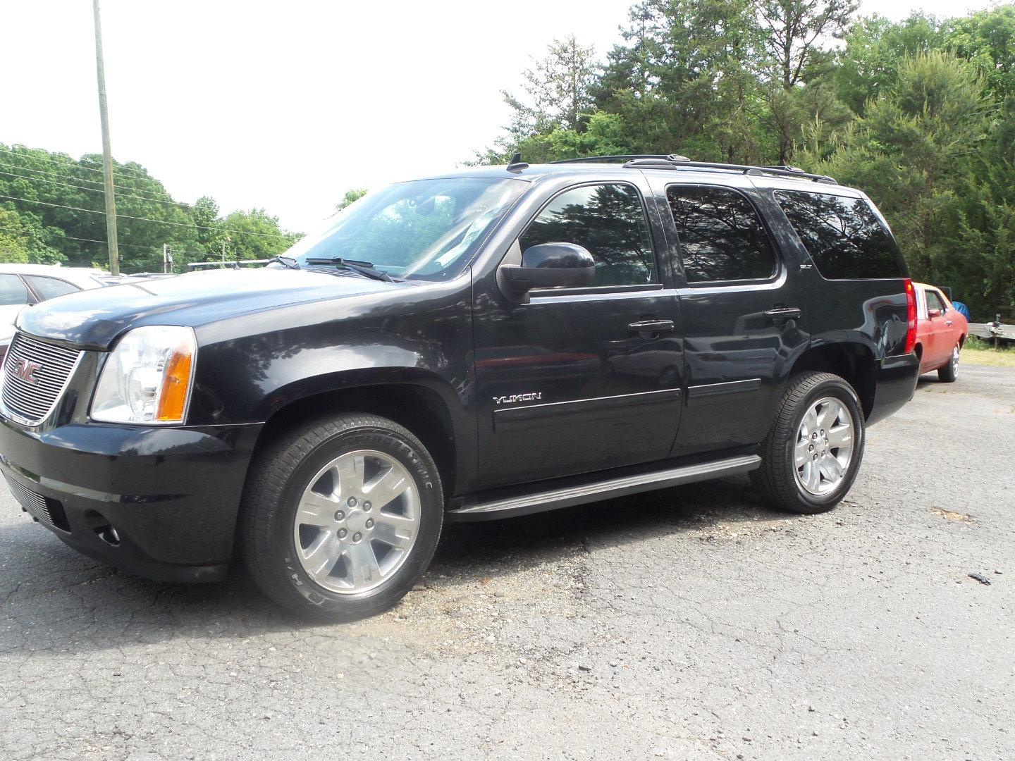 Used 2012 GMC Yukon SLT w/ SLT-2 Equipment Package AWD/4WD image 2
