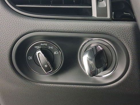 New 2026 Porsche Macan image 16