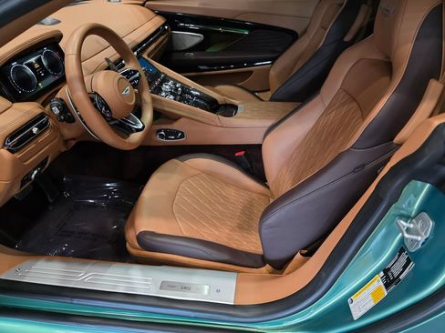 Used 2024 Aston Martin DB12 Coupe RWD image 9