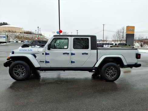 Used 2024 Jeep Gladiator Sport image 7