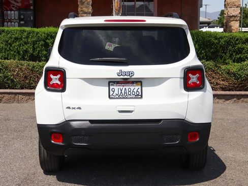 Used 2023 Jeep Renegade Latitude w/ Sun & Fun Group image 7