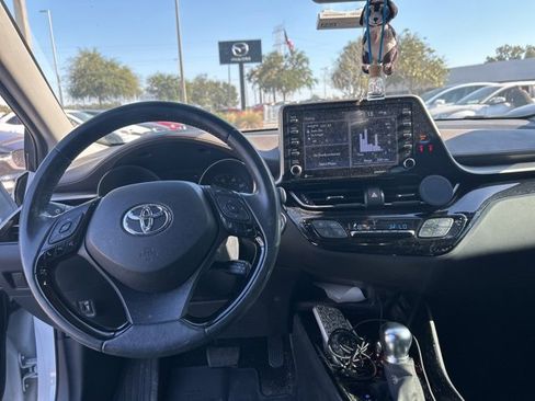 Used 2022 Toyota C-HR XLE image 13