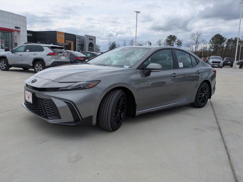 New 2026 Toyota Camry SE image 3