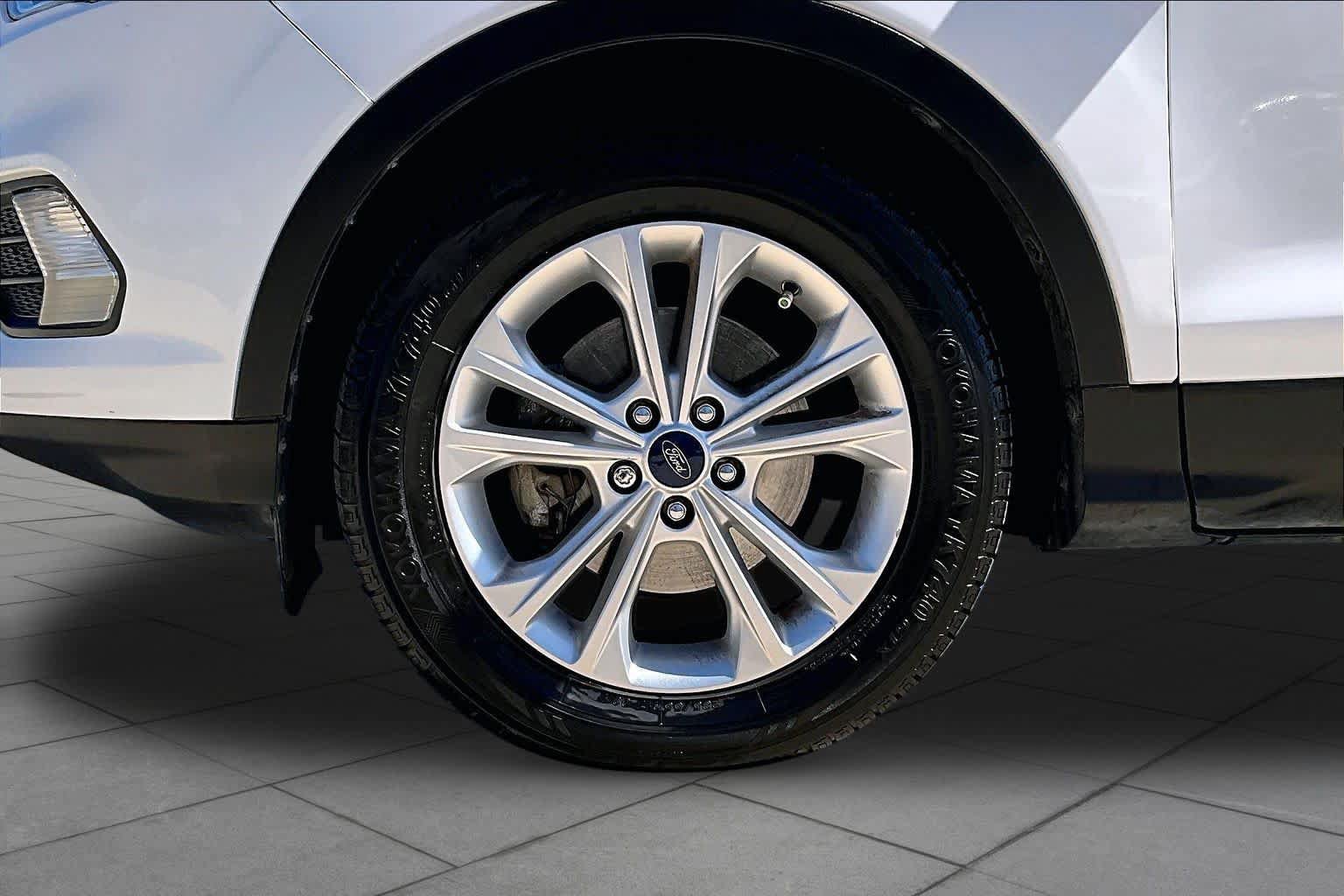 Used 2017 Ford Escape SE FWD image 11
