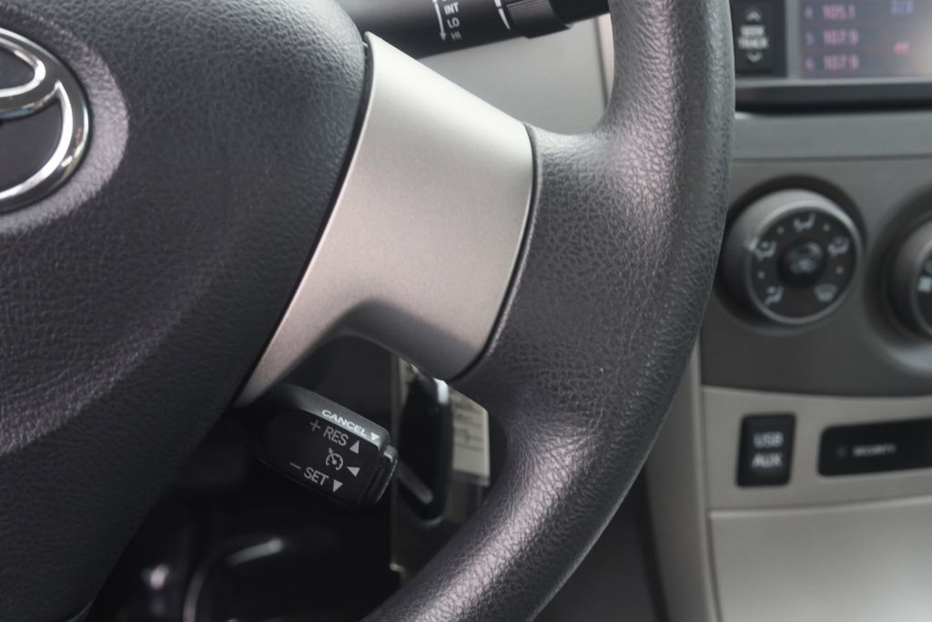 Used 2013 Toyota Corolla LE FWD image 9