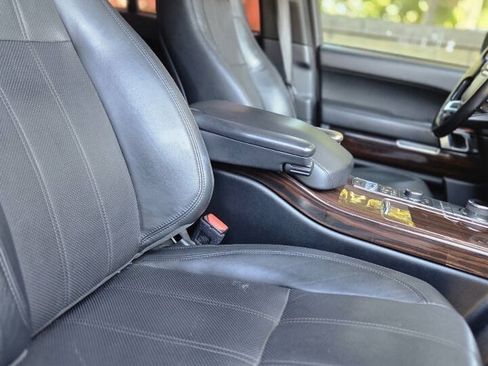 Used 2017 Land Rover Range Rover HSE AWD/4WD image 30