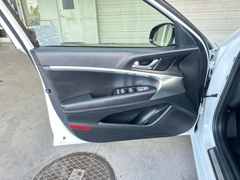 Used 2025 Genesis G70 2.5T image 20