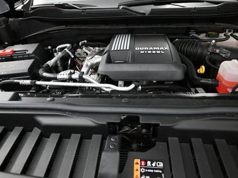 Used 2025 Chevrolet Silverado 1500 LT Trail Boss w/ Convenience Package II AWD/4WD image 24