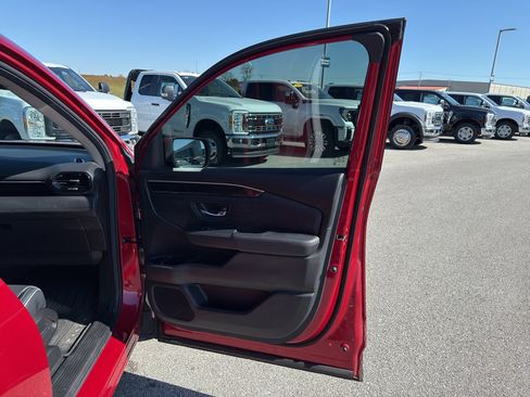 Used 2025 Honda Pilot Elite image 15