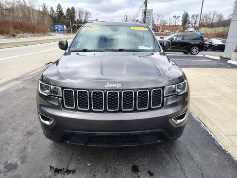 Certified 2021 Jeep Grand Cherokee Laredo image 3