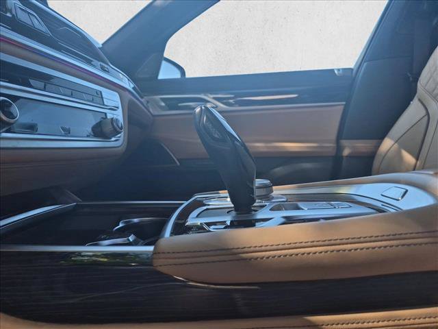 Used 2021 BMW 750i xDrive w/ M Sport Package AWD/4WD image 10