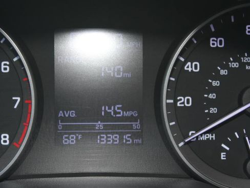 Used 2017 Hyundai Elantra SE image 22