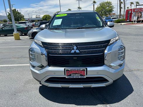 Used 2024 Mitsubishi Outlander AWD image 2