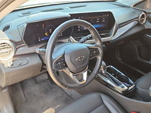 Certified 2025 Chevrolet Trax ACTIV w/ Sunroof Package FWD image 10