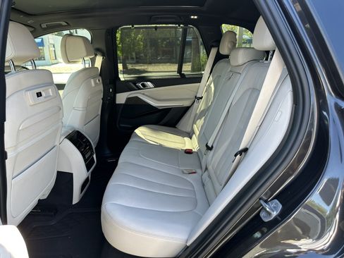 Used 2022 BMW X5 xDrive40i w/ Executive Package AWD/4WD image 23
