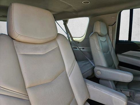 Used 2020 Cadillac Escalade ESV Premium Luxury AWD/4WD image 14