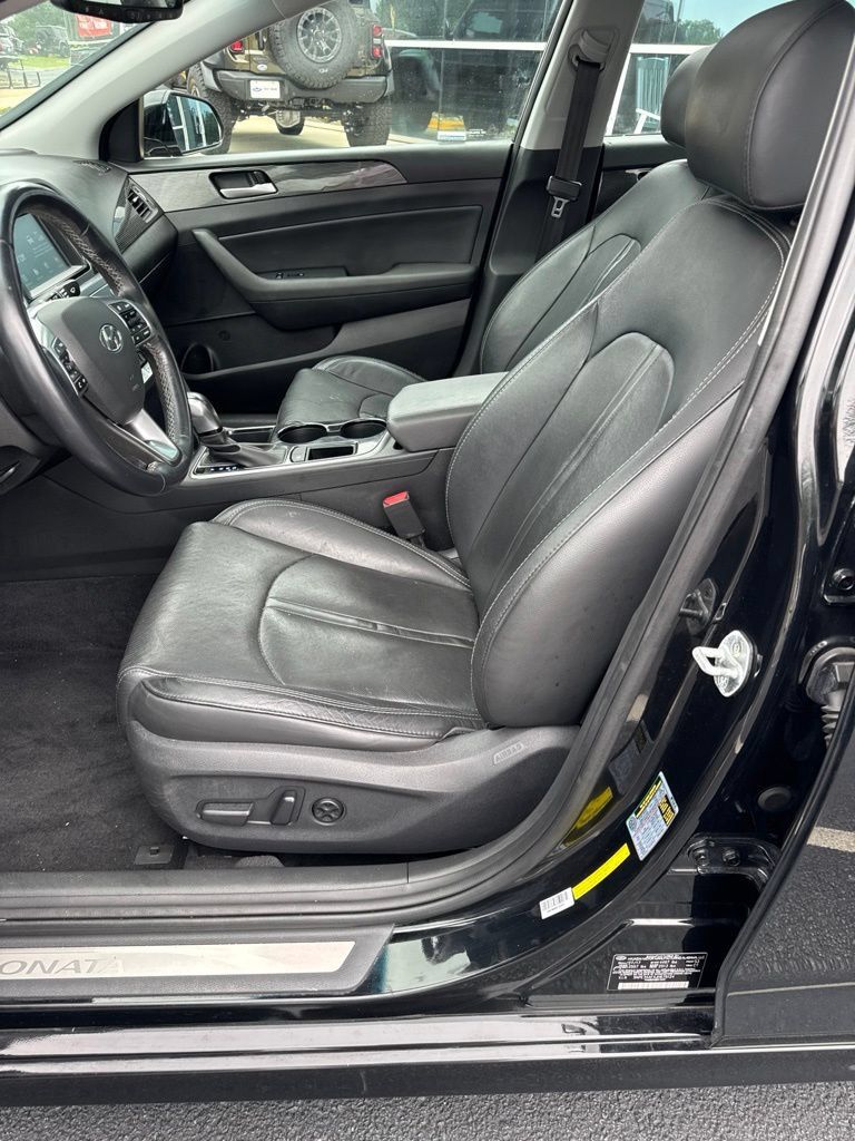 Used 2018 Hyundai Sonata Limited w/ Cargo Package FWD image 11