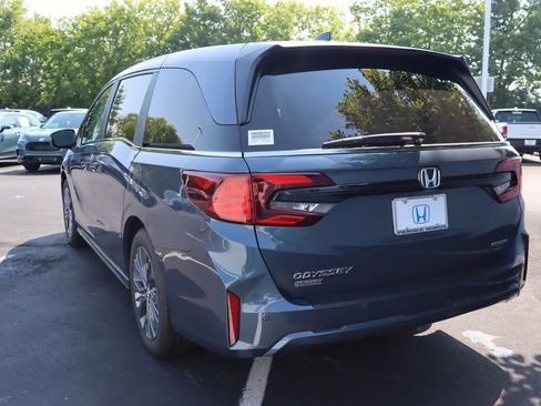 Used 2026 Honda Odyssey Touring image 3